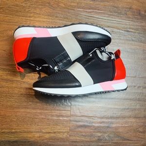 Women's Steve madden athletic shoe size 8.5
